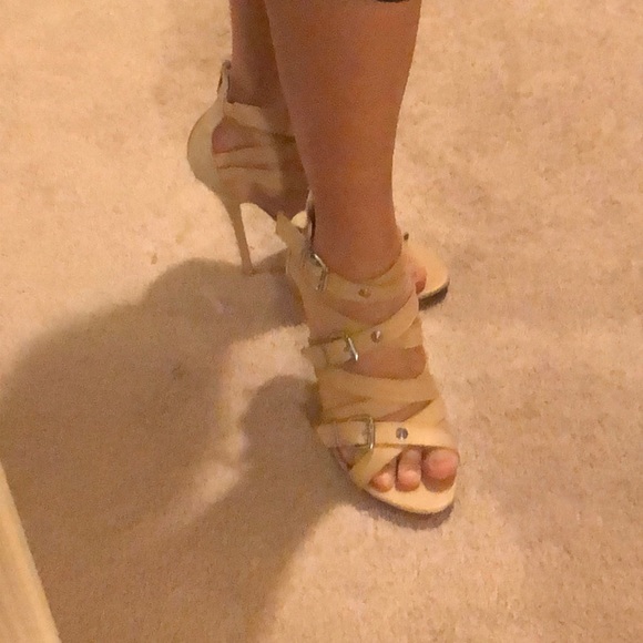 Sexy chic neutral high heels - Picture 2 of 6